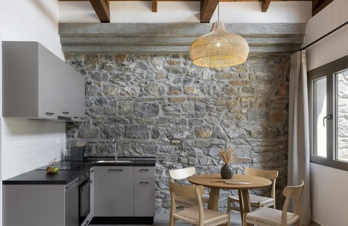 Sourpi Apartment | Lichnos Luxury Suites Stoa