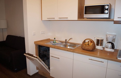 Bad Windsheim Apartment | Licht-durchflutete Ferienwohnung (45qm) mit Balkon und separater Küche
