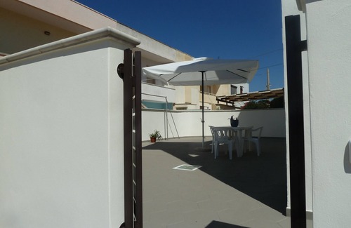 Lido Marini Apartment | LIDO MARINI - LOVELY VACATION HOME WITH LARGE EQUIPPED OUTDOOR COURTYARD