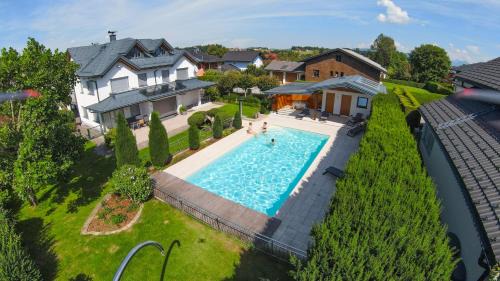 Seekirchen am Wallersee Apartment | "LIEBLINGSPLATZ" - Premium Apartments Seekirchen, elegant, countryside, shared Poolarea