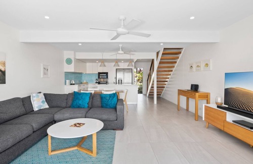 Noosaville Apartment | Life doesn't get Much Better at this Noosa River Front Townhouse