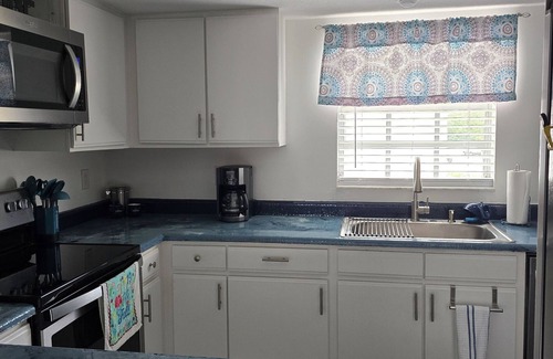 Englewood South Condo | Life just got better. Come out and enjoy a tropical paradise by the gulf. 🌞🌊🍹