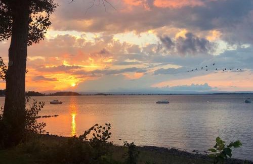 Malletts Bay House | Life on the Lake
