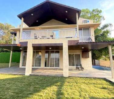 Tungarli Villa | Lifeline Villas - Luxurious Elegant Getaway Villa With Table Land View