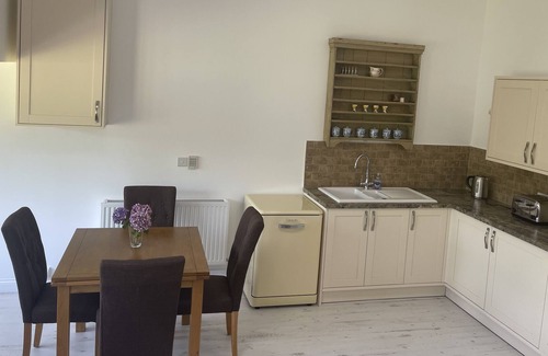 South Brent Cabin | Light and Airy Lodge in Devon Countryside