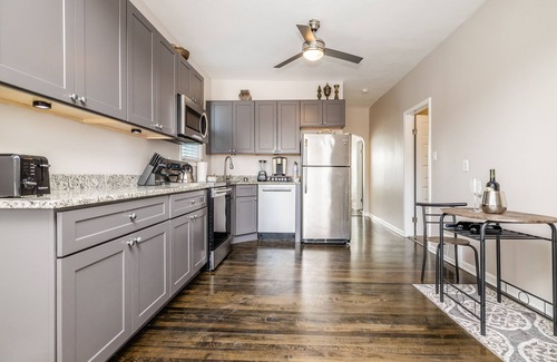 Avondale House | Light and bright 3BD duplex in Avondale, Chicago