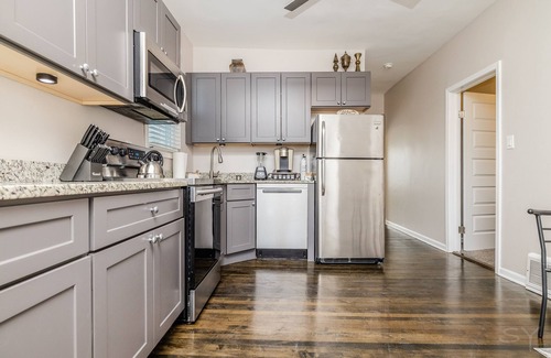 Avondale House | Light and bright 3BD duplex in Avondale, Chicago
