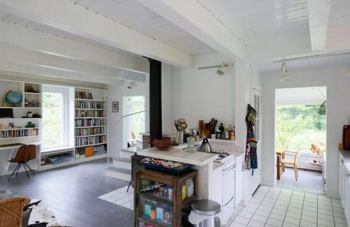 Southfield House | Light-filled cottage