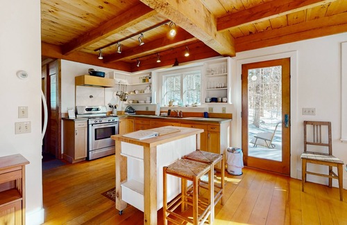 Moretown House | Light-filled retreat in Mad River Valley with internet & deck