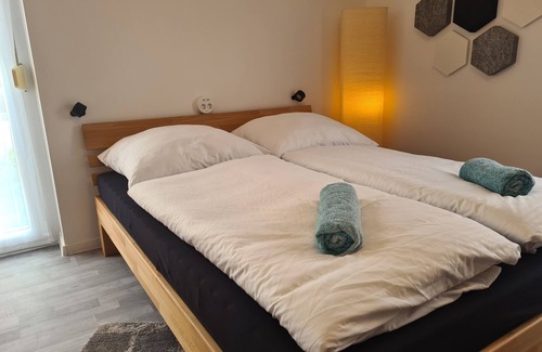 Waldbuttelbrunn Bed & Breakfast | Light-flooded guest room - Mainwiesen