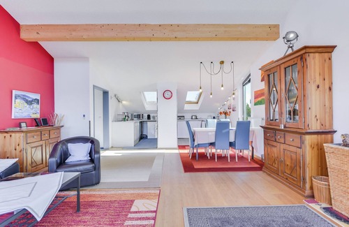 Bogenhausen Apartment | Light-flooded holiday home "Muc City de Lux" with Balcony & Wi-Fi; Parking Available
