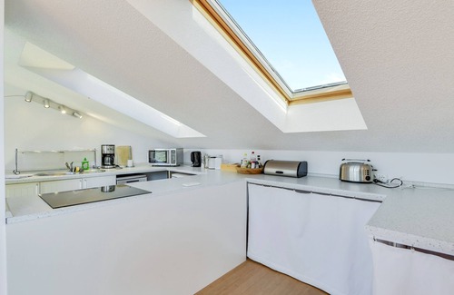 Bogenhausen Apartment | Light-flooded holiday home "Muc City de Lux" with Balcony & Wi-Fi; Parking Available