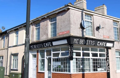 Knott End-on-Sea Apartment | Light House View Summ