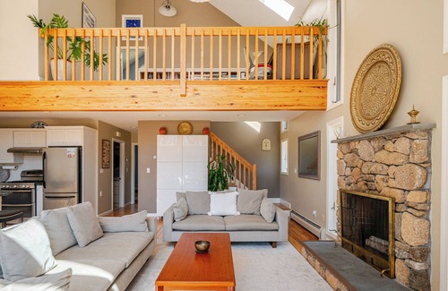 Saunderstown House | Light & spacious coastal haven perfect for Beaches or Newport