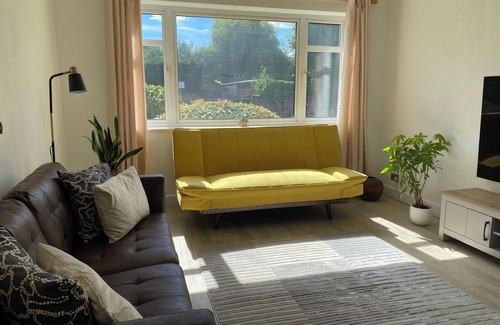 Trinity Apartment | Light, spacious Wimbledon flat.