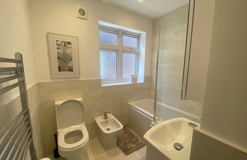 Trinity Apartment | Light, spacious Wimbledon flat.