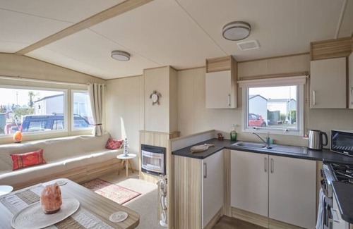 Layer Marney House | Lighthouse Retreat - A stones throw from West Mersea beach