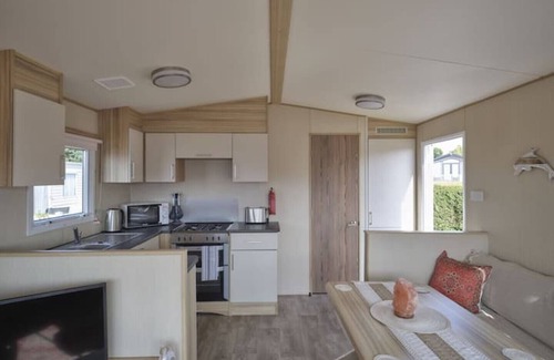 Layer Marney House | Lighthouse Retreat - A stones throw from West Mersea beach