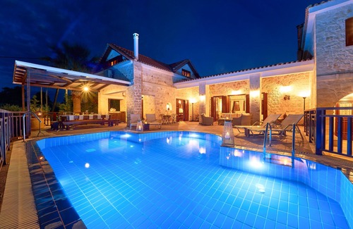 Akrotiri Villa | 'Lila's Luxury Villa' with sea view, private pool, garden, A/C and Wi-Fi