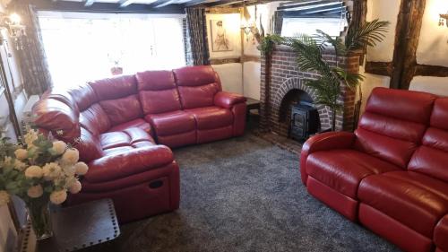 Aston Cantlow House | Lilac Cottage -Sleeps 6 -HOT TUB