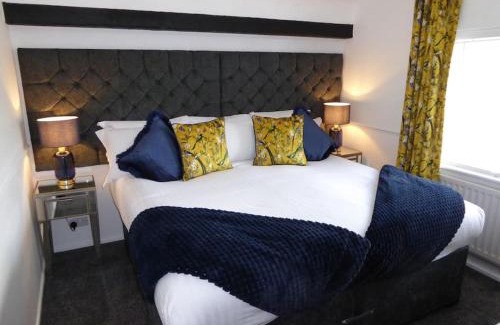 Aston Cantlow House | Lilac Cottage -Sleeps 6 -HOT TUB