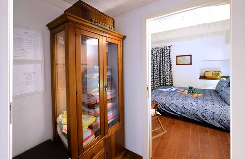 Montesicuro House | Lillac Cottage