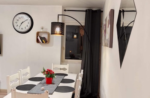 Mons-en-Baroeul Apartment | Lille-Apartment-Apartment-Ensuite with Bath-City view