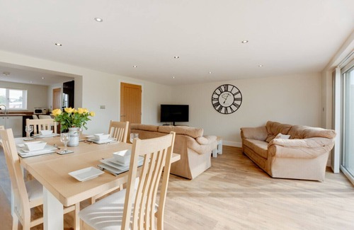 Stanfield House | Lillie Cottage - Two Bedroom House, Sleeps 4