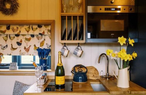Redmile House | Lillie's Shepherds Hut at Shepherds Lodge Retreat and Wellness