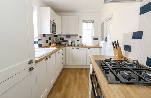 Burton Bradstock Cottage | LIME COTTAGE, character holiday cottage in Burton Bradstock