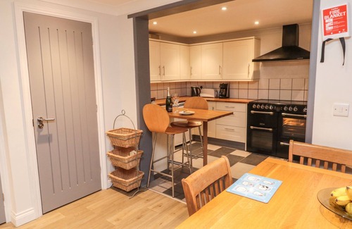 Sheepwash Cottage | LIME COURT BARN, pet friendly, with open fire in Sheepwash