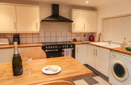 Sheepwash Cottage | LIME COURT BARN, pet friendly, with open fire in Sheepwash