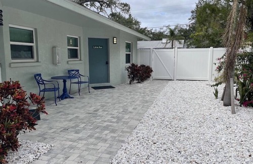 Downtown House | Lime @ El Tropicale Vacation Rentals Downtown Sarasota