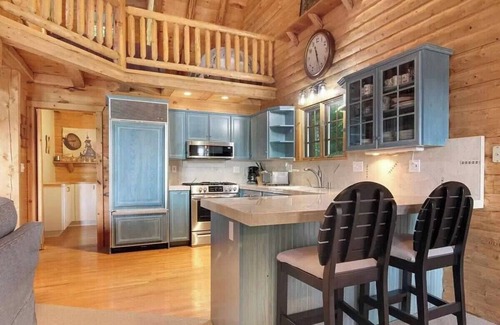 Maple City Cabin | Lime Lake Therapy-Hot Tub/Fire Pit/Ping-Pong/AC