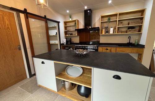 Bulmer House | Lime Tree House - Sleeps 12 - Hot Tub