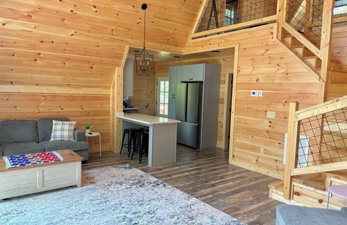 Beattyville Cabin | Limestone Ridge- 2-bedroom, A-frame cabin in the Gorge with AC, WiFi, hot tub