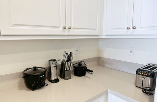 Ontario Condo | Limited Discount！ Stylish Brand New 3BR2.5BA Stay near ONT ，Ontario mills