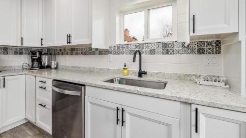 Escanaba House | Lincoln Luxury