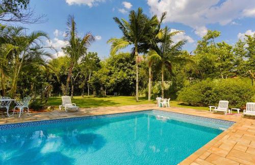 Southeast Region Villa | LINDA CHACARA EM CONDO A 40 MIN DE SP com piscina climatizada, churrasqueira, wifi, 5 quartos e muita natureza