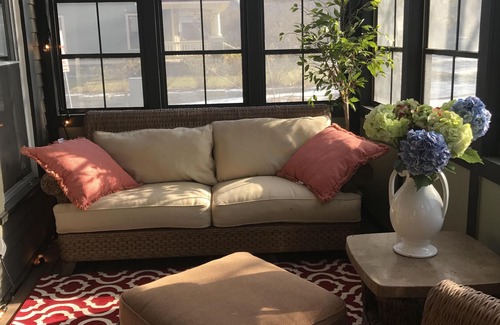 Linden Hills Apartment | Linden Hills - 2 Blocks From Lakes - XL 2 Bedr Unit - Main Floor