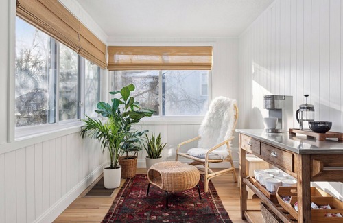 Linden Hills House | Linden Hills Edina. Remolded Home Near the Lakes. King Bed. Sleeps 10.