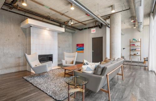 Downtown Chicago Apartment | Linea Luxury Living with Indoor Pool and Rooftop Views in The Loop