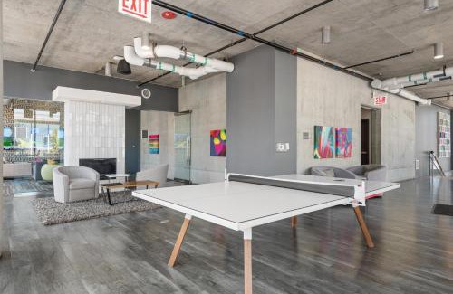 Downtown Chicago Apartment | Linea Luxury Living with Indoor Pool and Rooftop Views in The Loop