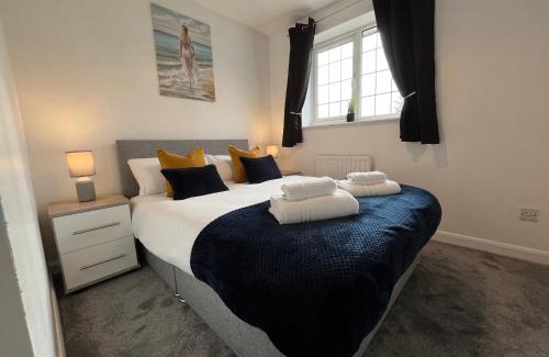 Branston House | Lingfield House - Spacious 3 Bed Home From Home in Burton