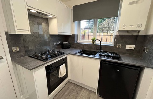 Burton on Trent House | Lingfield House - Spacious 3 Bed Home From Home