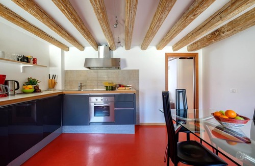 Castello Cottage | Lion 4