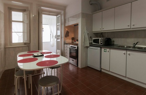 Sao Sebastiao da Pedreira Apartment | Lisbon City Center Apartment