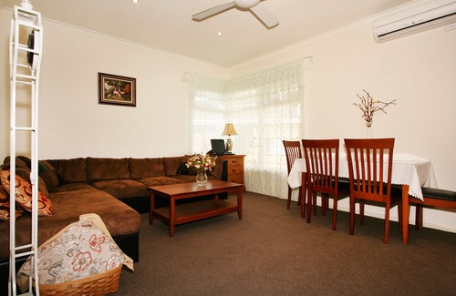 Hawthorn Apartment | Lisson Holiday Rental
