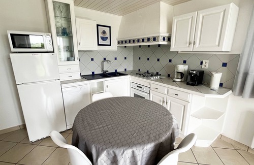 Hasparren Apartment | Listed gîte, tastefully decorated, sunny, panoramic view of the countryside