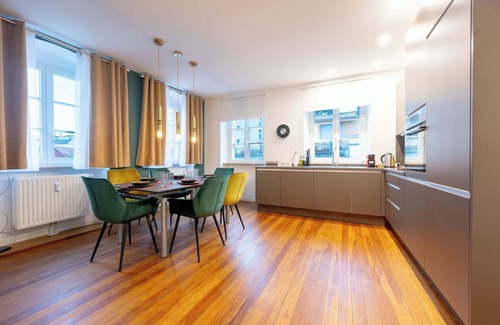 Weinheim Apartment | LiT LiVING: Luxury - Box Spring - Parking - 3 BR